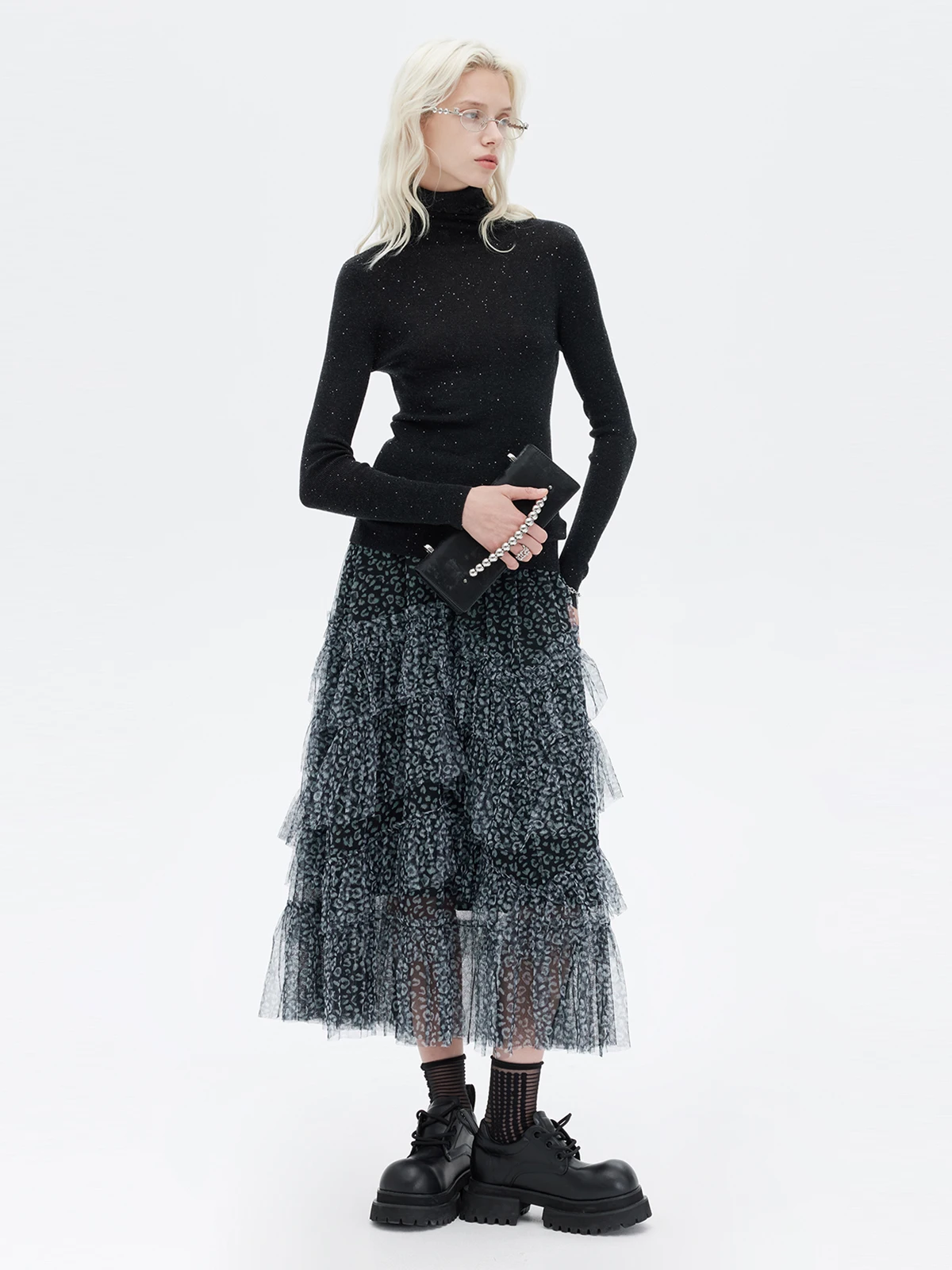 Maglione da donna nuovo primavera e autunno, maglione a collo alto da pendolarismo alla moda slim fit con paillettes nere