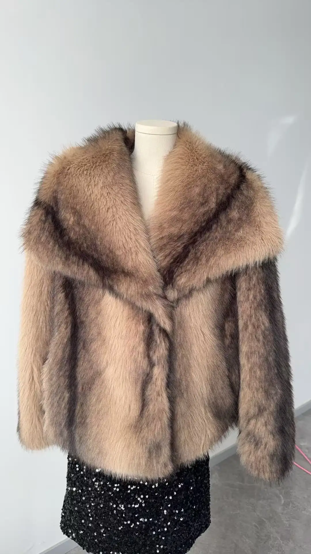 

Faux Fur Plush Lapel Coats Winter Vintage Fluffy Jacket Lamb Touch 70s Rocker Faux Fur Jacket Women Fashion Portable Crop Coats