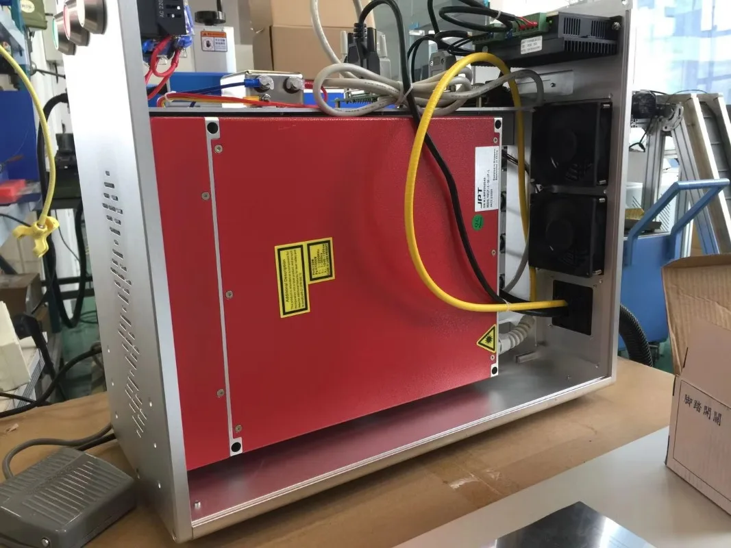 마킹 머신의 장비 부품 예비 부품 최신 JPT 파이버 소스