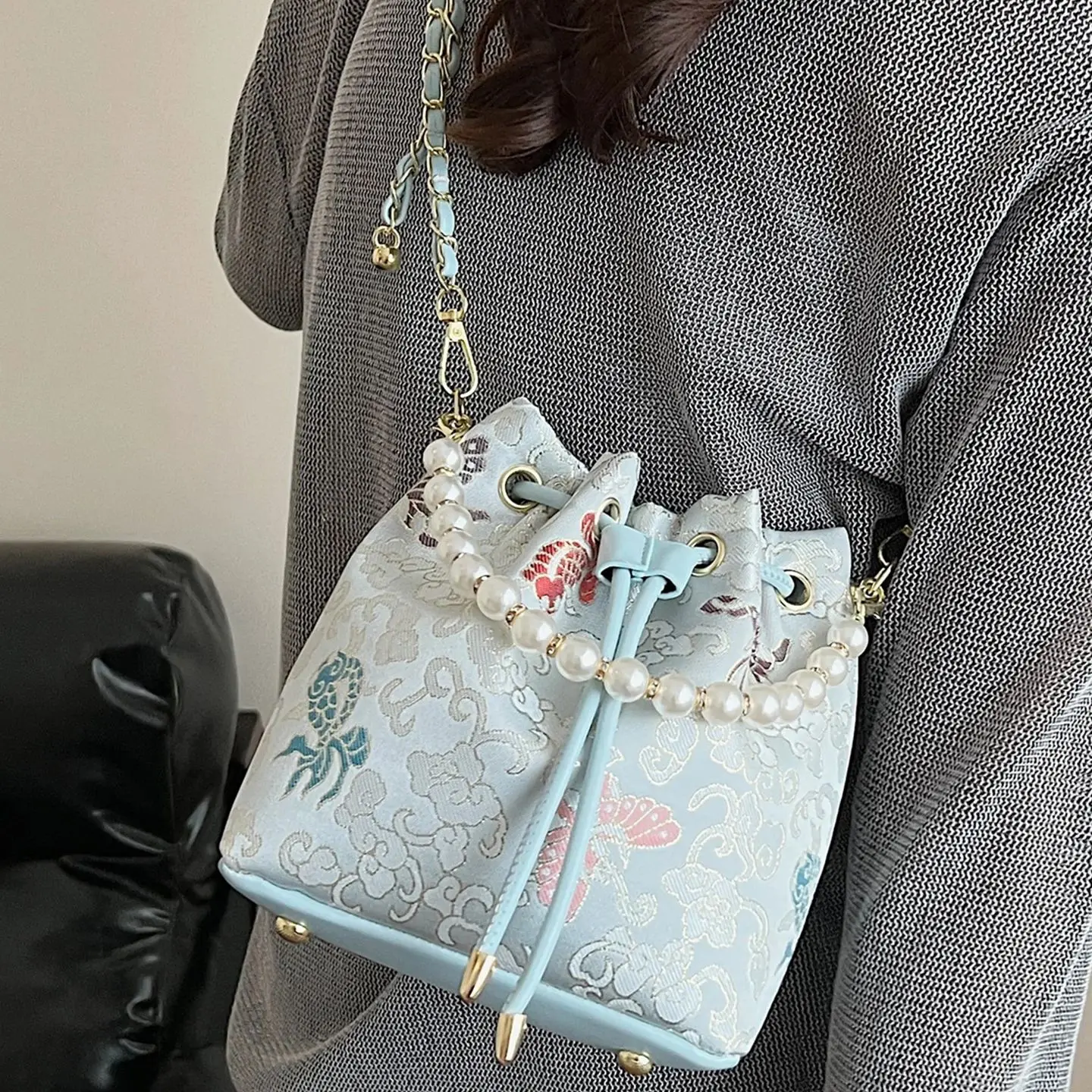 

Chinese Style Women's Bag Exquisite Embroidery Fashion Shoulder Bag Pearl Chain Crossbody Bag Elegant Texture Small Square Bag