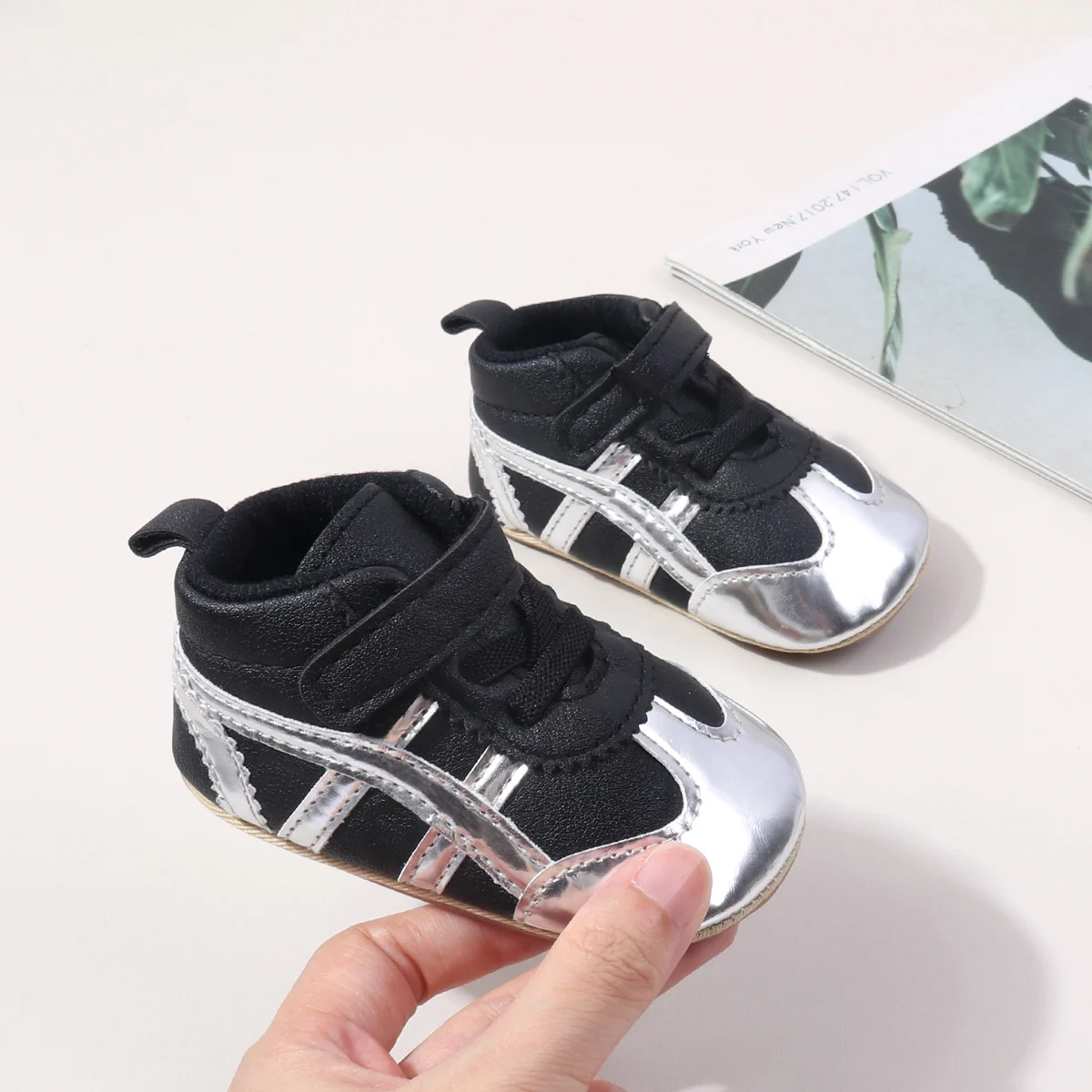 أحذية أطفال أحذية رياضية عالية الجودة PU متعددة الخيارات أحذية رياضية للربيع والخريف للبنين والبنات تصميم الأزياء