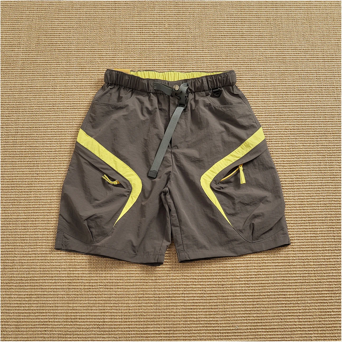 Summer men's color-blocked cargo shorts, quick-drying, breathable, multi-pocket buckle belt, loose-fitting trousers