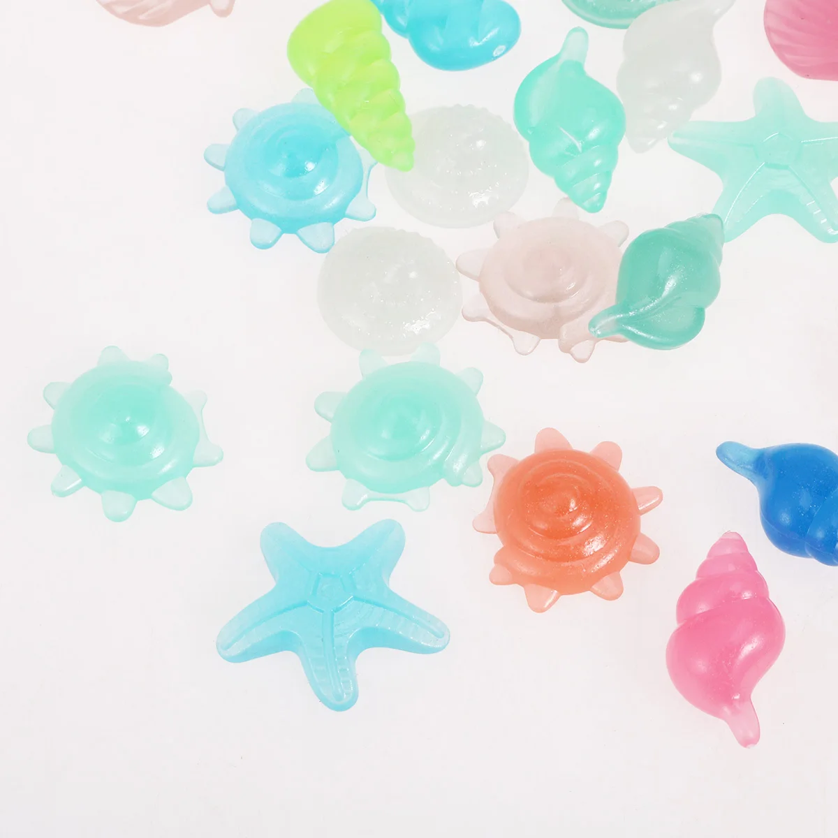 

80pcs Fluorescent Landscape Stones Resin Glow In Dark Aquarium Pebbles Yard Pathway Decor Mixed Color Marine Animal