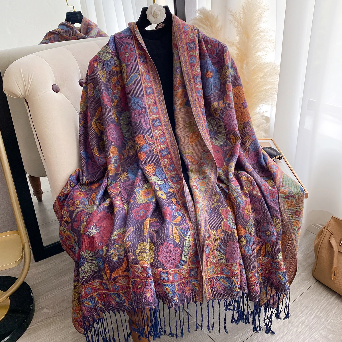 

Роскошный женский зимний кашемировый шарф — шаль с кисточками и вышивкой, элегантная накидка-парео и массивный платок