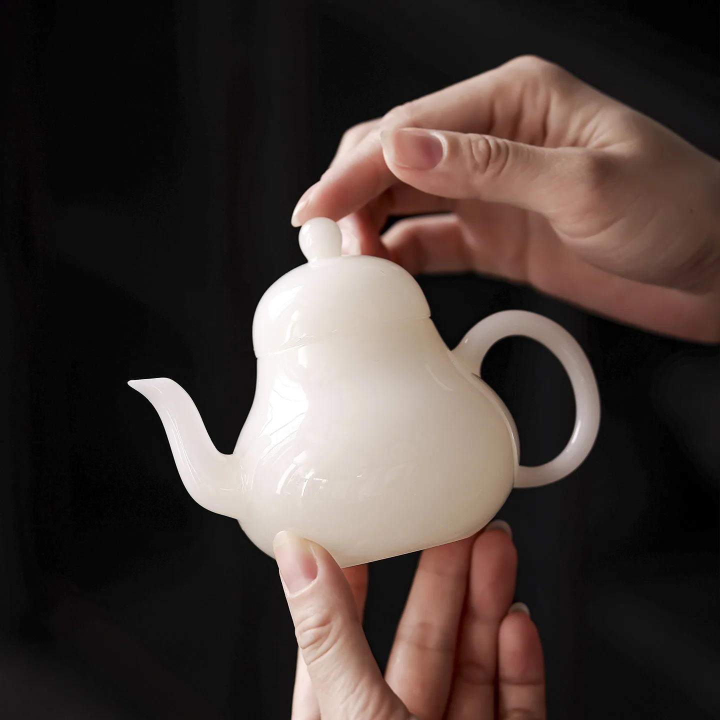 Ice Type Handmade Mutton Fat Jade White Porcelain Teapot Xishi Pot Tea Making Kungfu Tea Set Light and Simple Tea Infuser Teapot