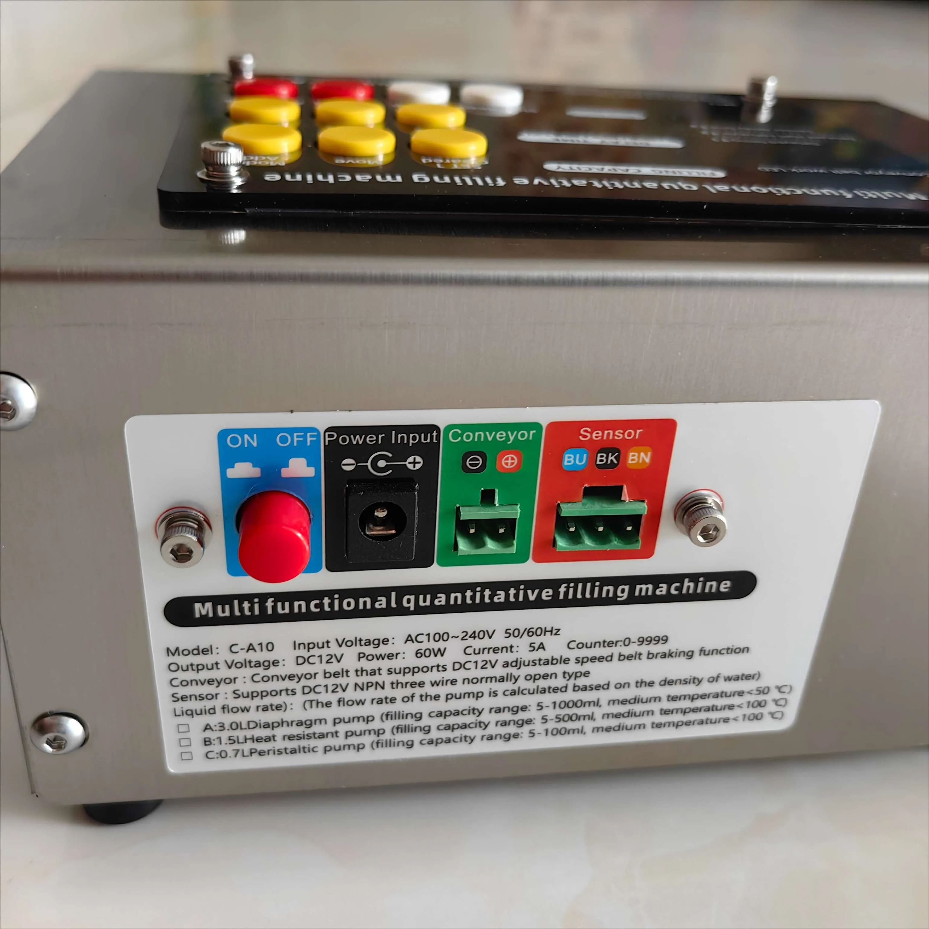 물 오일 마시는 음료 향수 주스 우유에 대 한 발 패들 스위치와 액체 충전 기계 0-1000ml 병 필러