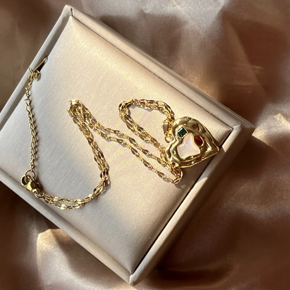 2025 جديد Hot البيع الفولاذ المقاوم للصدأ القلب شل Charms للنساء تشيكوسلوفاكيا الباروك قلادة الحب مجوهرات هدايا عيد الحب
