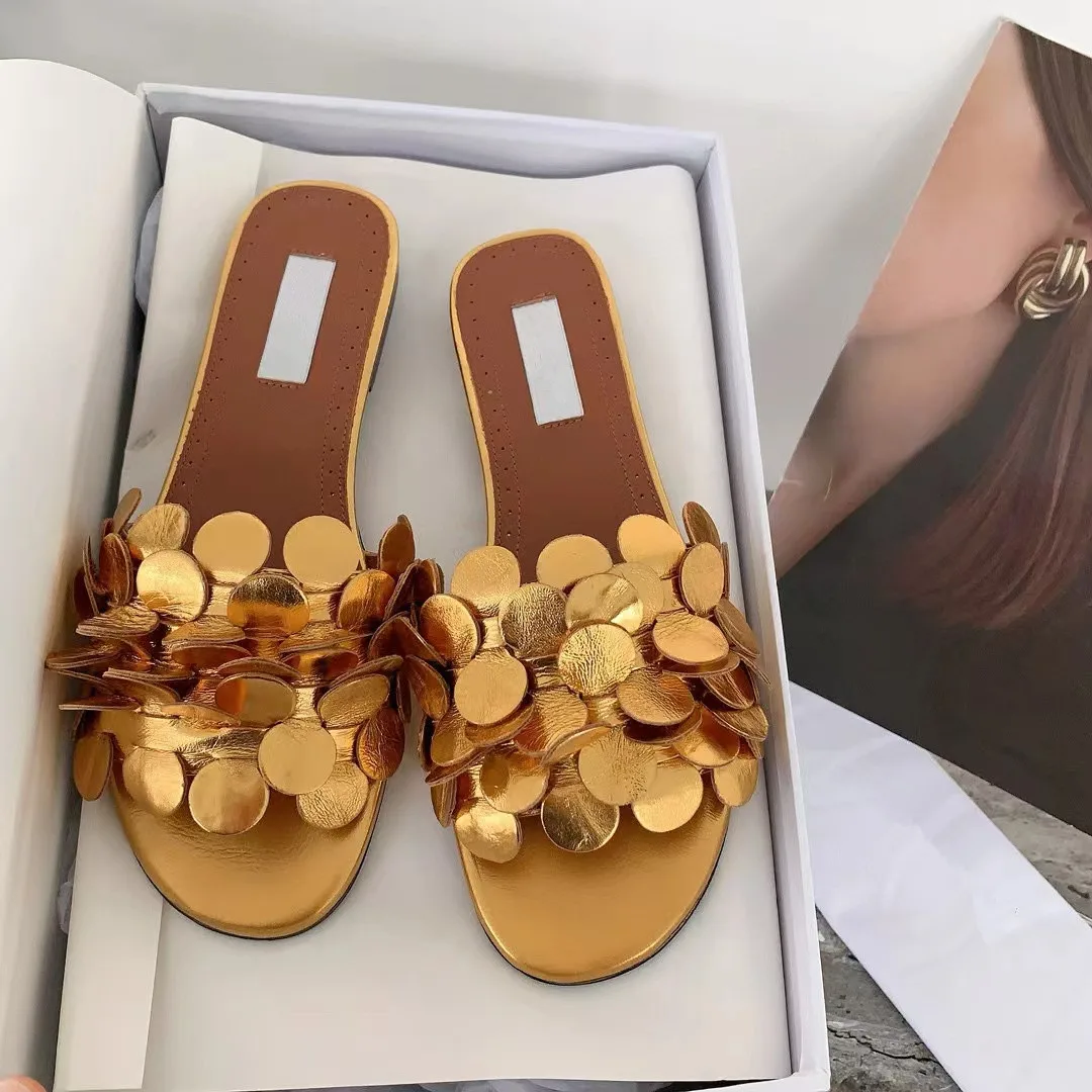 Designer Brand Genuine Leather Dew toed Flower Slippers for Women's Outerwear Flat Bottom Vacation Style One Word Beach Sandals