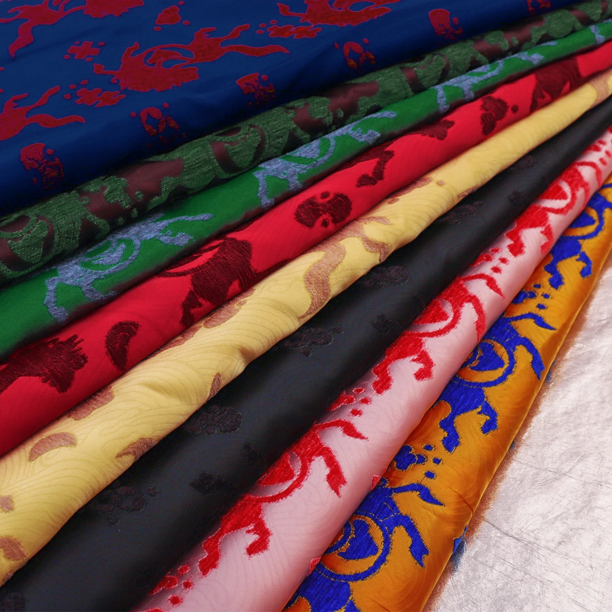 

High-End New Chinese Sle V-Ne Sweater Fabric ZR007 Instant Wealth Premium Zhang Velvet DIY Hanrts Home Decorations