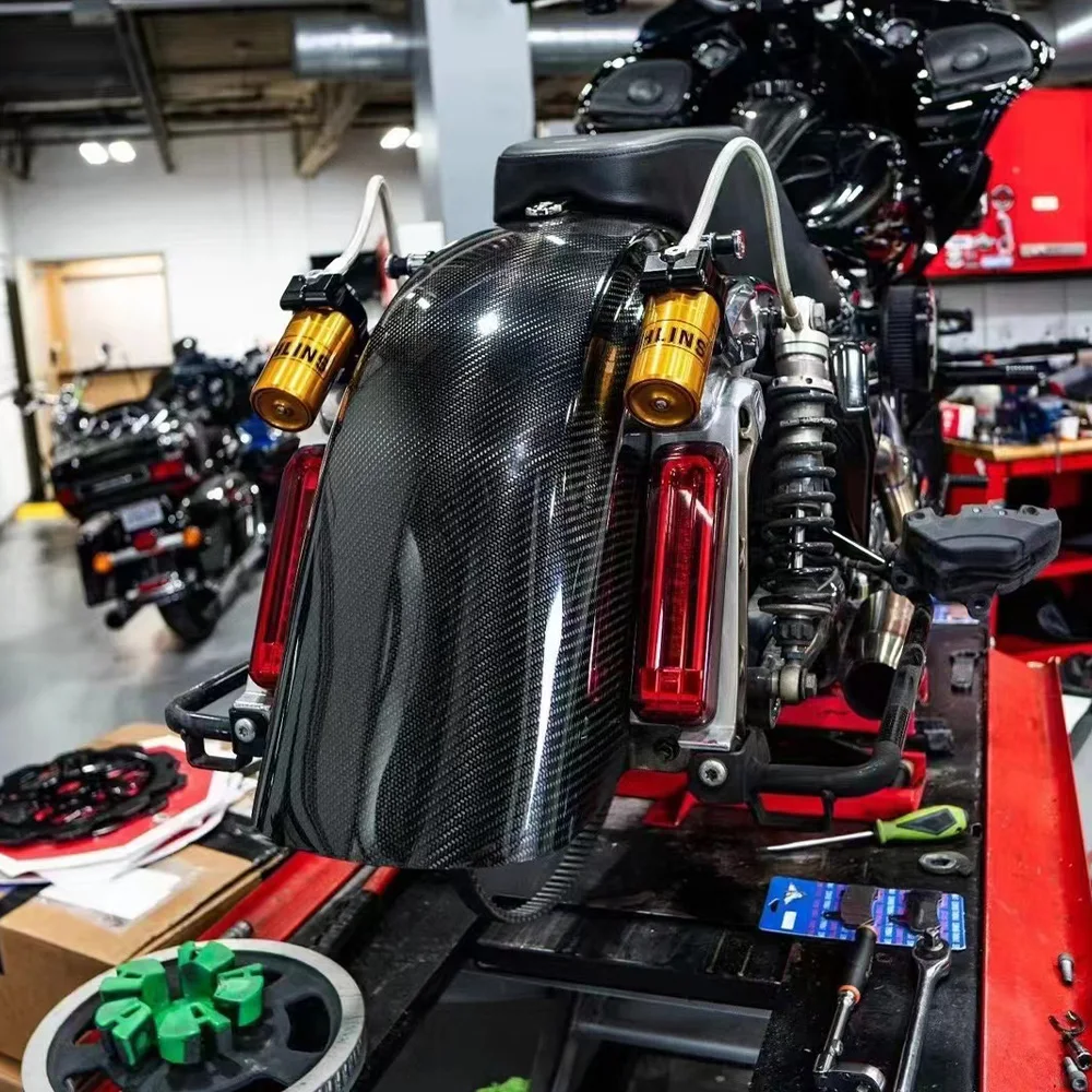 قطع غيار الدراجات النارية الخلفية من ألياف الكربون النقية ملفوفة واقي الطين لدراجة Harley Davidson Touring 2014-later #2