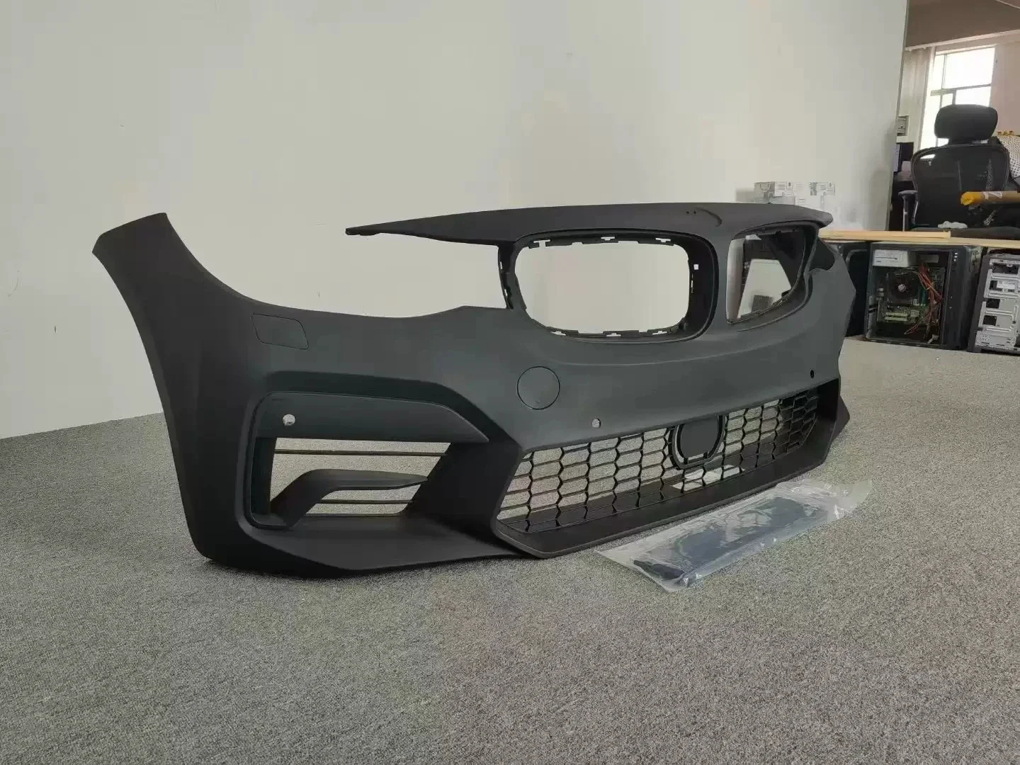 

Car surround body kit Front bumper assembly grill fog lamp cover for BMW e60 modified m5