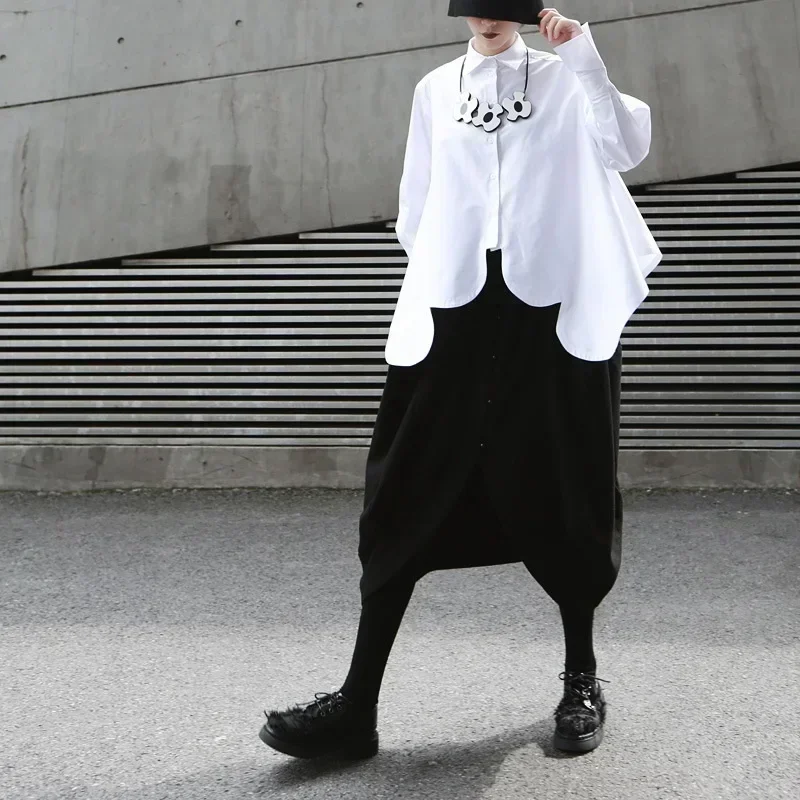 

Весна 2021, новая маленькая свободная белая женская рубашка с ультрашироким подолом и круглой дугой неправильной формы