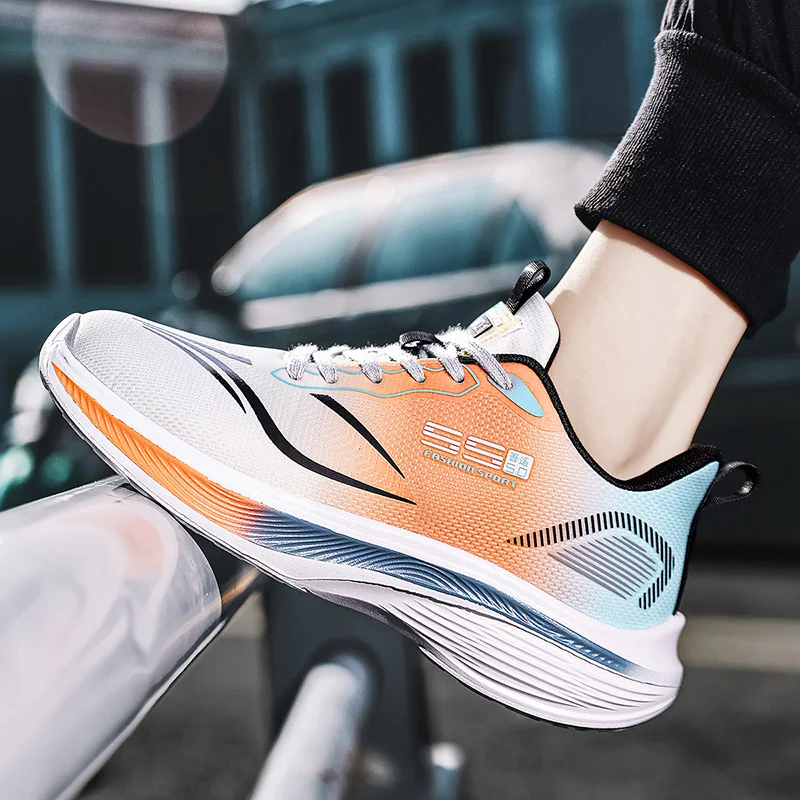 أحذية رياضية جديدة خفيفة الوزن قابلة للتنفس للرجال، أحذية كاجوال سميكة القاع للاستخدام الخارجي، عصرية تناسب الجميع