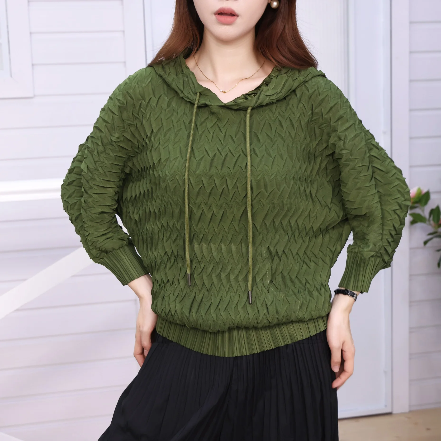 

Miyake Pleated 2025 New Autumn Pullover Diamond Drawstring Adjustable Size Hooded Sweatshirt Loose Slimming Hoodie