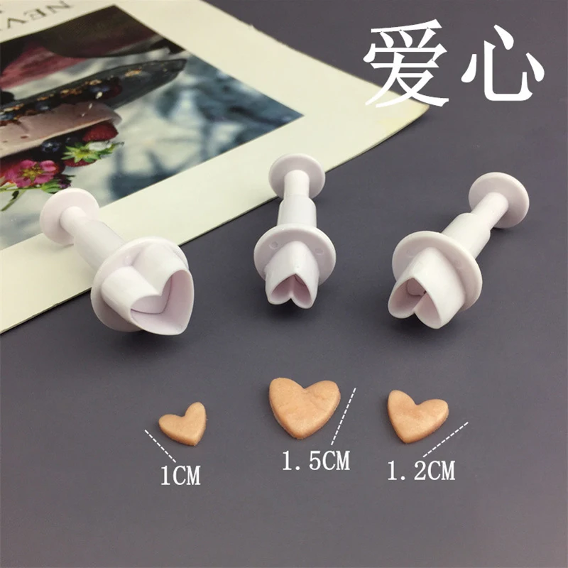 

3Pcs/Set Heart Spring Press Molding Decorated Chocolate Fondant Mold Biscuit Cutting Mold Cake DIY Home Baking Tools for Kids