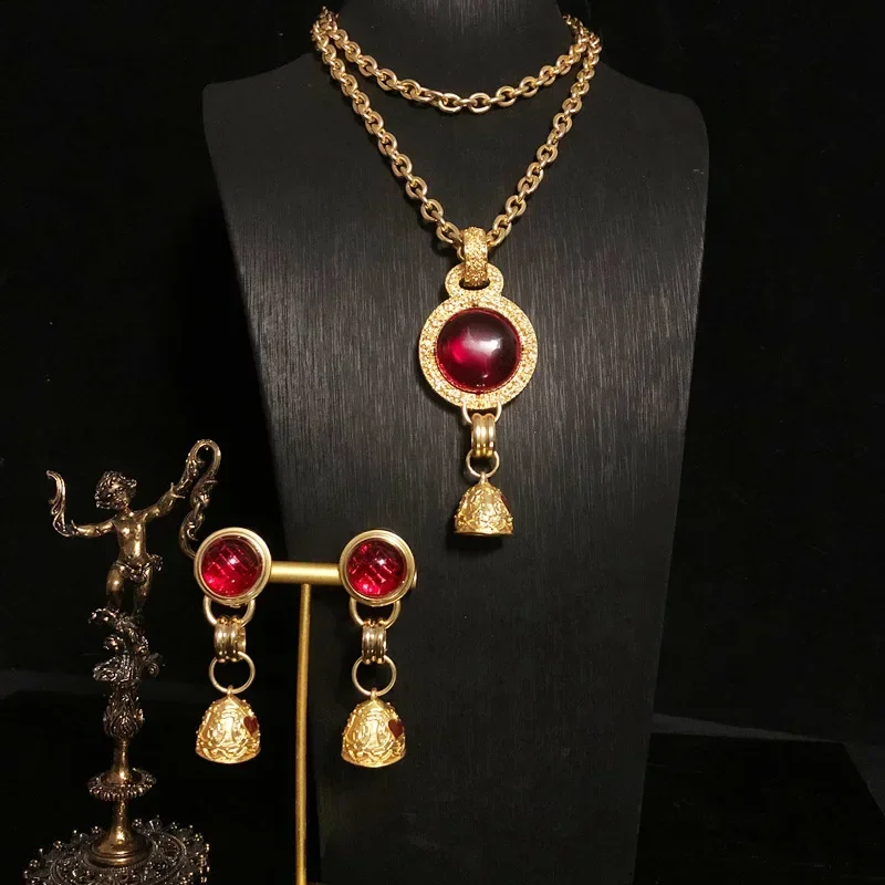 

Exquisite and elegant long necklace, stud earrings, red glazed pendant, sweater chain for women