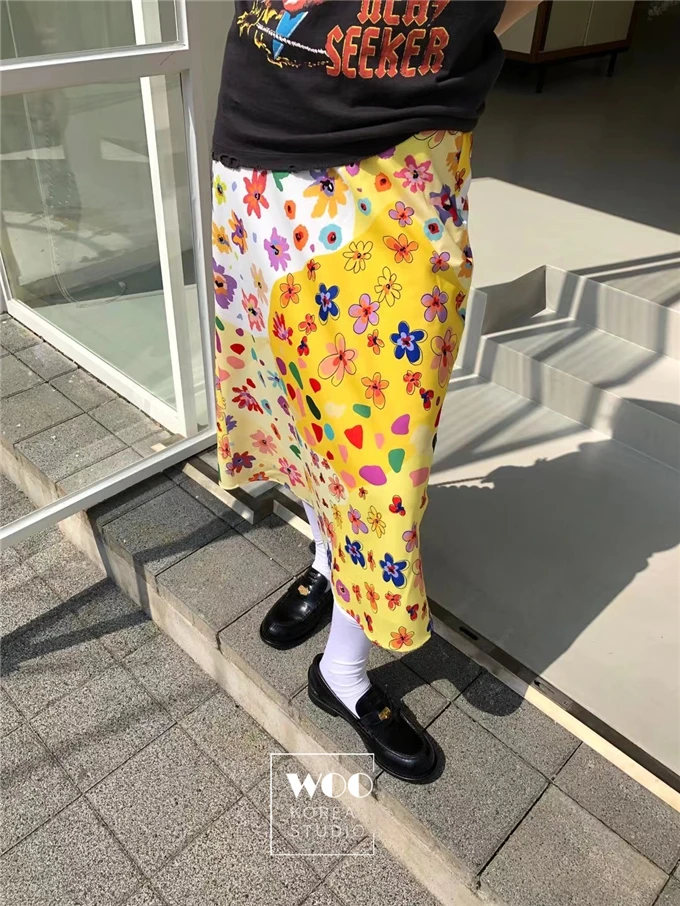 กระโปรงมิดิพิมพ์ลายอ่อนเยาว์ เอวยางยืด ทรงเอไลน์ ลายดอกไม้เล็กๆ หลากสี กระโปรงผู้หญิงอเนกประสงค์