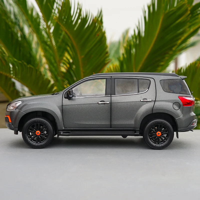 1/18 ISUZU MU-X SUV Alloy Car Model Diecast Metal Off-road Vehicle