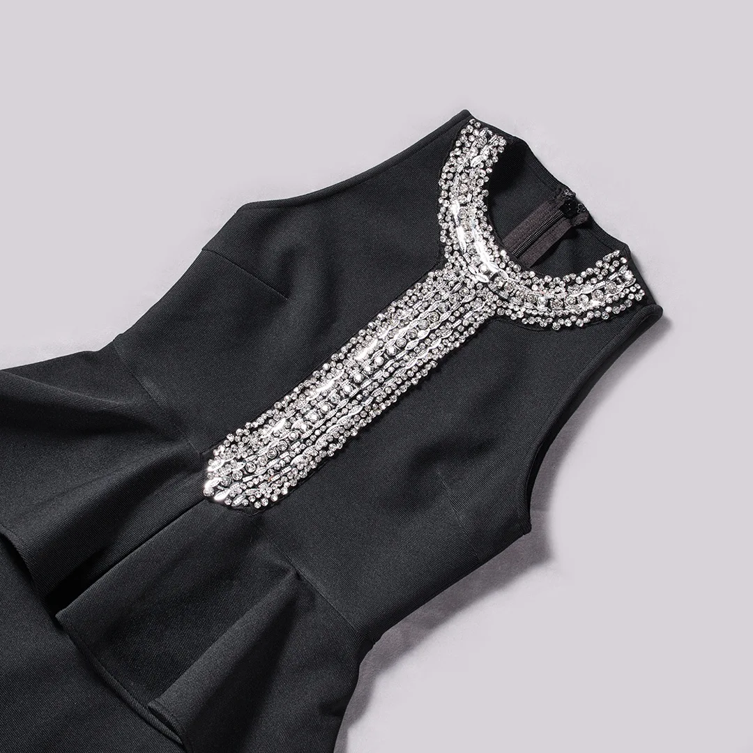 ชุดราตรีทรงเมอร์เมดสีดำประดับคริสตัลหรูหรา แขนกุด ทรงเข้ารูป ผ่าหลังยาว เหมาะสำหรับงานเลี้ยงอาหารค่ำอย่างเป็นทางการและงานแต่งงาน