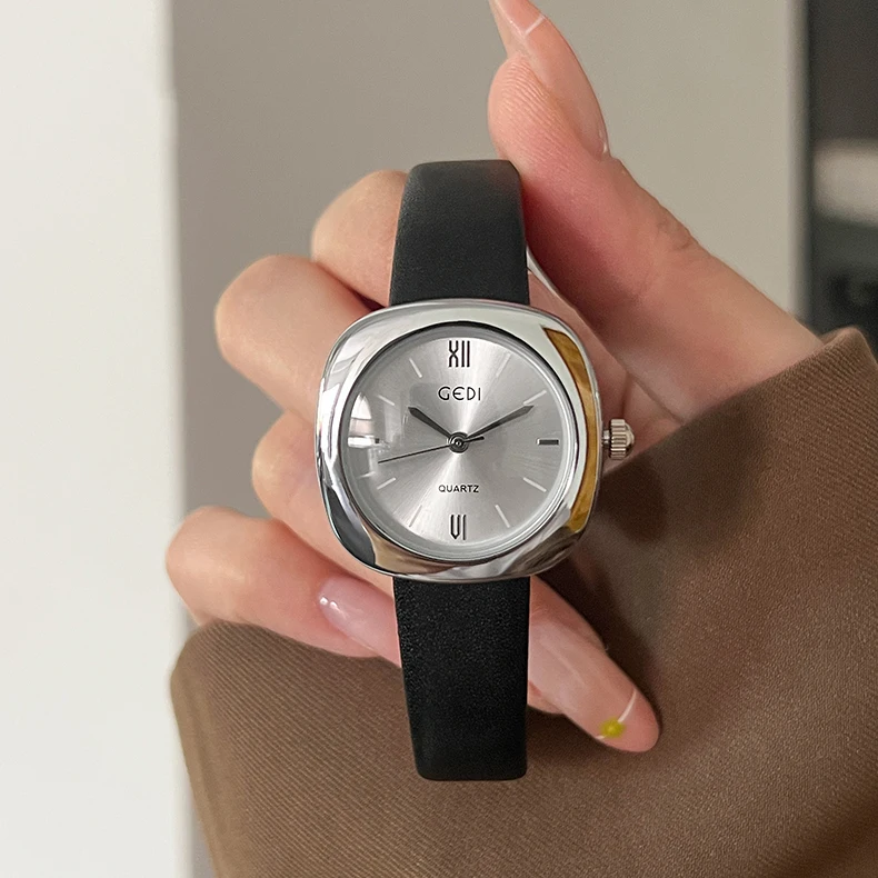 

Retro-Style Small Sugar Cube Watch For Women Simpl Elegant, Light Luxury HighEnd Versatile Quartz Watch A Great Gift For Ladies.