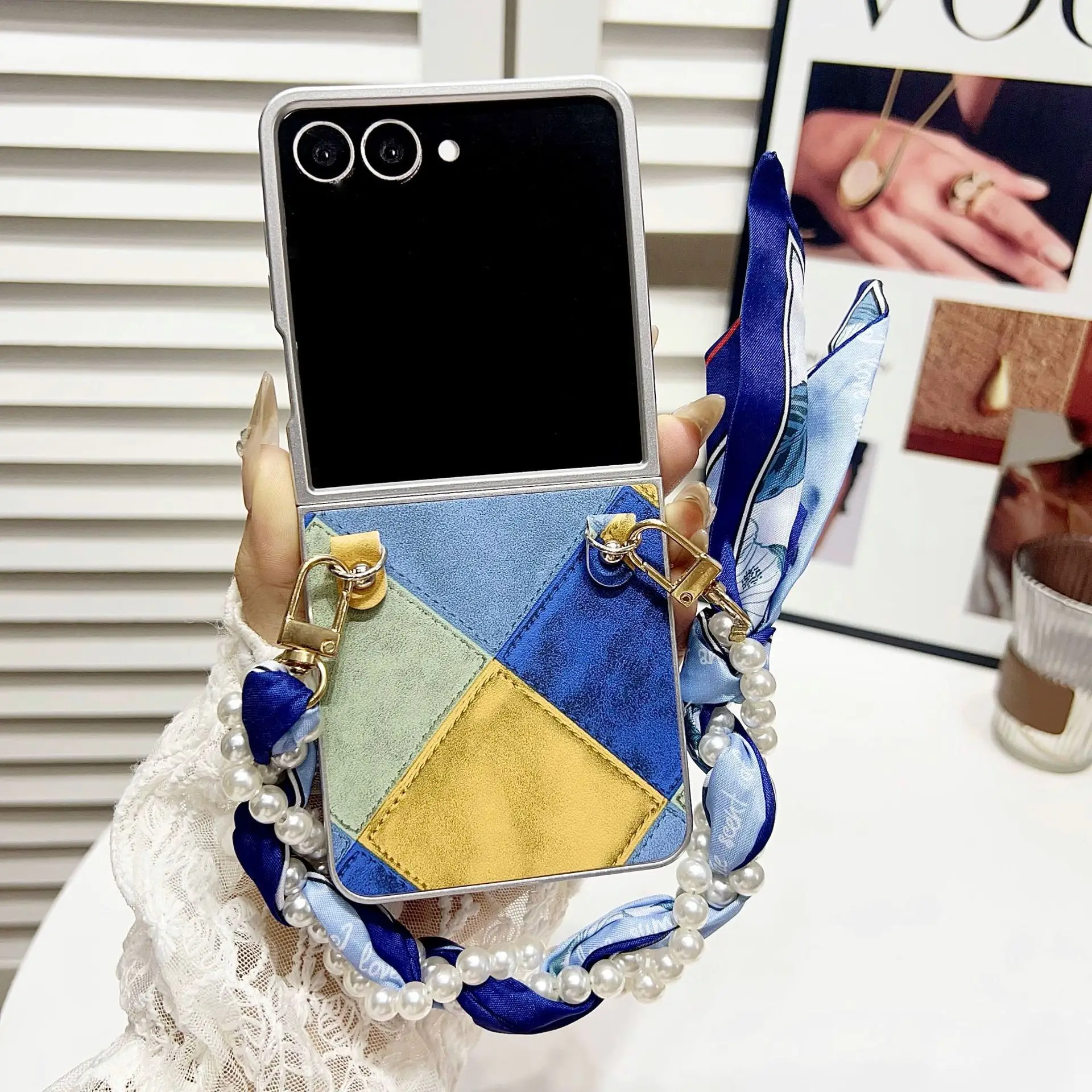 

Color Patchwork Silk Scarf Bracelet Phone Case for Samsung Galaxy Z Flip 7 6 5 4 Back Cover for ZFlip5 ZFlip6 ZFlip7 Case Shell