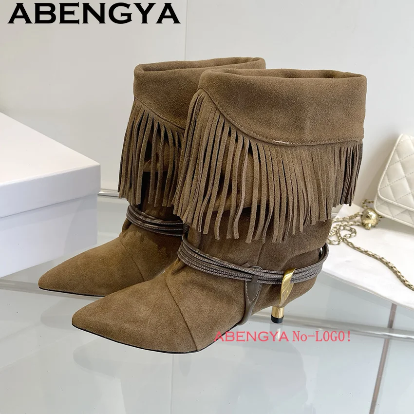 شتاء جديد أسبوع الموضة هريرة الكعوب منتصف العجل أحذية النساء جلد الغزال حافة شرابة تصميم مدبب تو تشيلسي أحذية امرأة Mujer