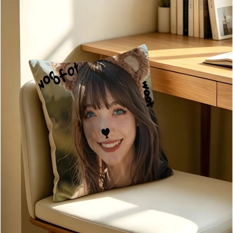 Coussin décoratif de 18,18 pouces avec imprimé Euphoria Season 3 Woof Woof, coussin d'appoint avec noyau de coussin inclus pour la décoration du canapé et de la chambre à coucher