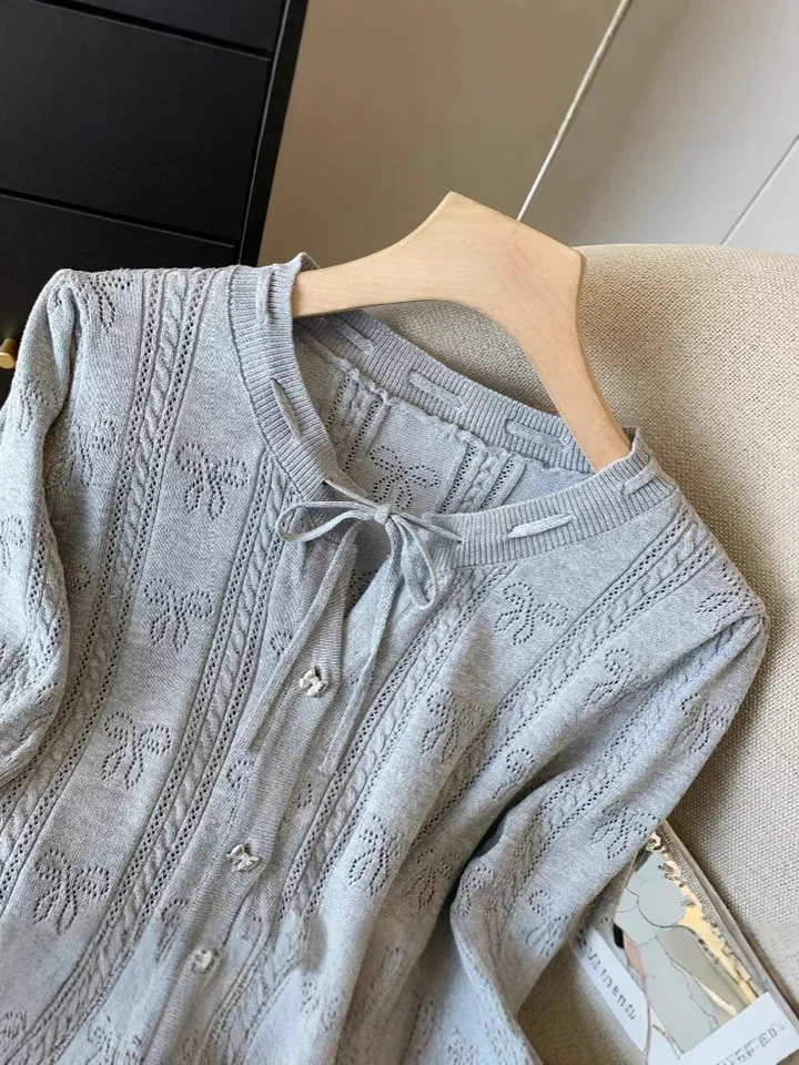 Oco para fora arco doce gelo seda camisola de malha primavera verão manga curta o pescoço solto cardigan topo feminino coreano sólido t