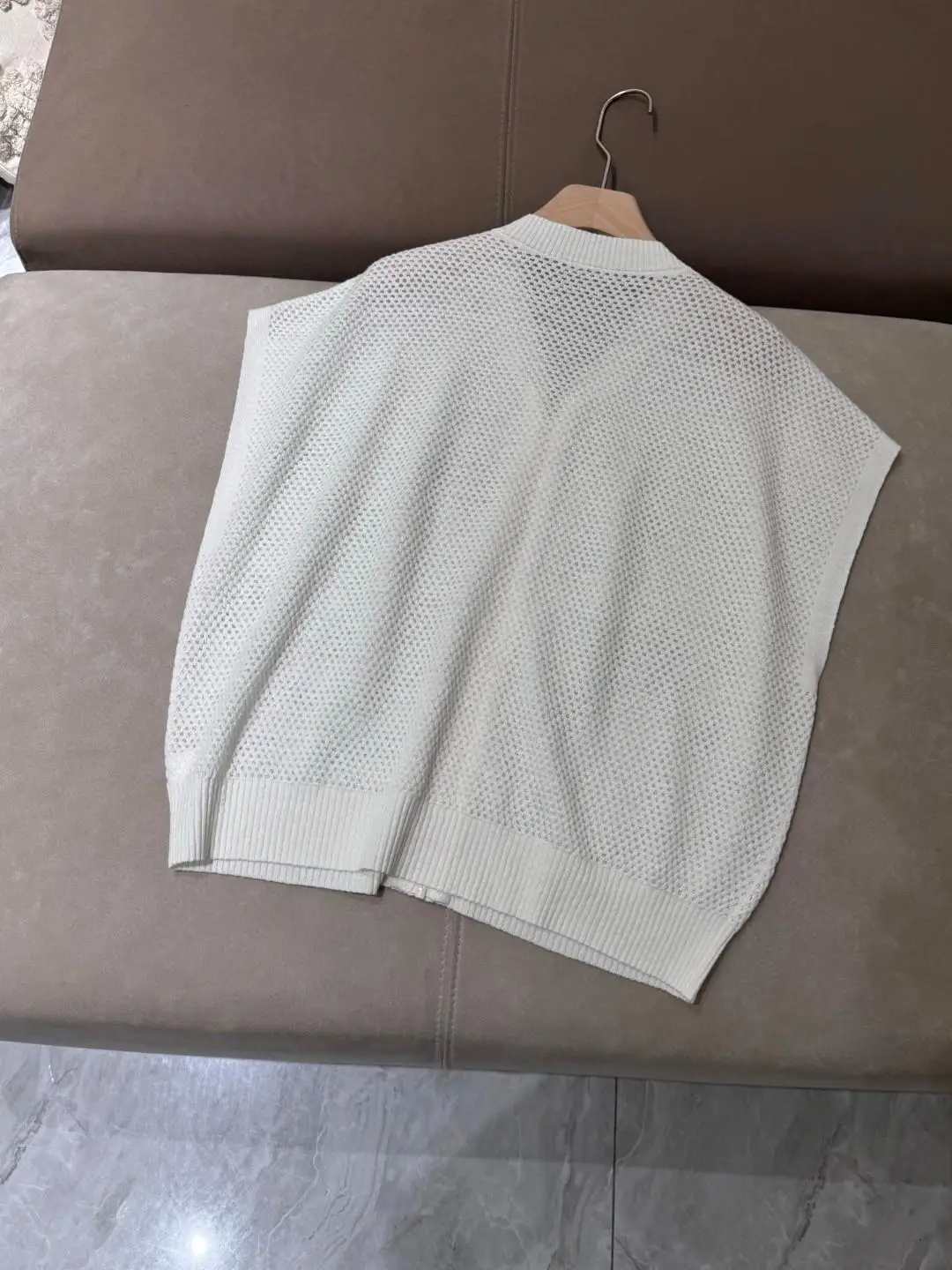 เสื้อกั๊กถักแขนกุดกลวงแวววาวผ้าลินินหรูหราของผู้หญิง