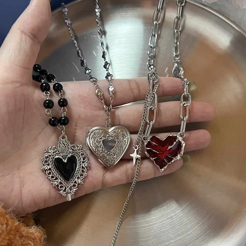 Collar gótico con colgante de corazón de melocotón rojo para mujeres y niñas, Gargantilla corta de amor de garra fantasma de plata, cadena de