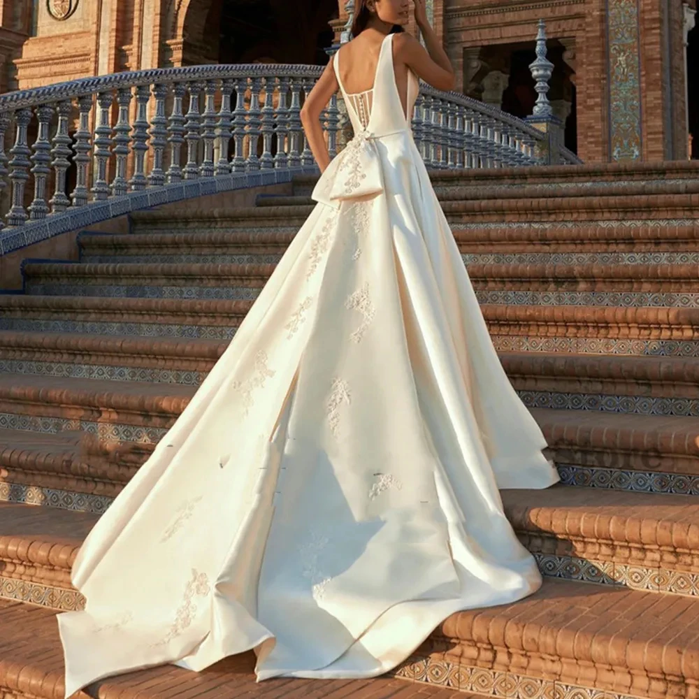 Customized Sexy Deep V-Neck Sleeveless Satin A-Line Wedding Dress For Bride Big Bow Decoration Lace Up Long Train para mujer