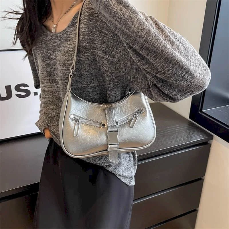 

Solid Crossbody Bags for Women Korean Style Versatile Handbags Aesthetic Office Ladies Fashionable PU Rivet Design Saddle Bag
