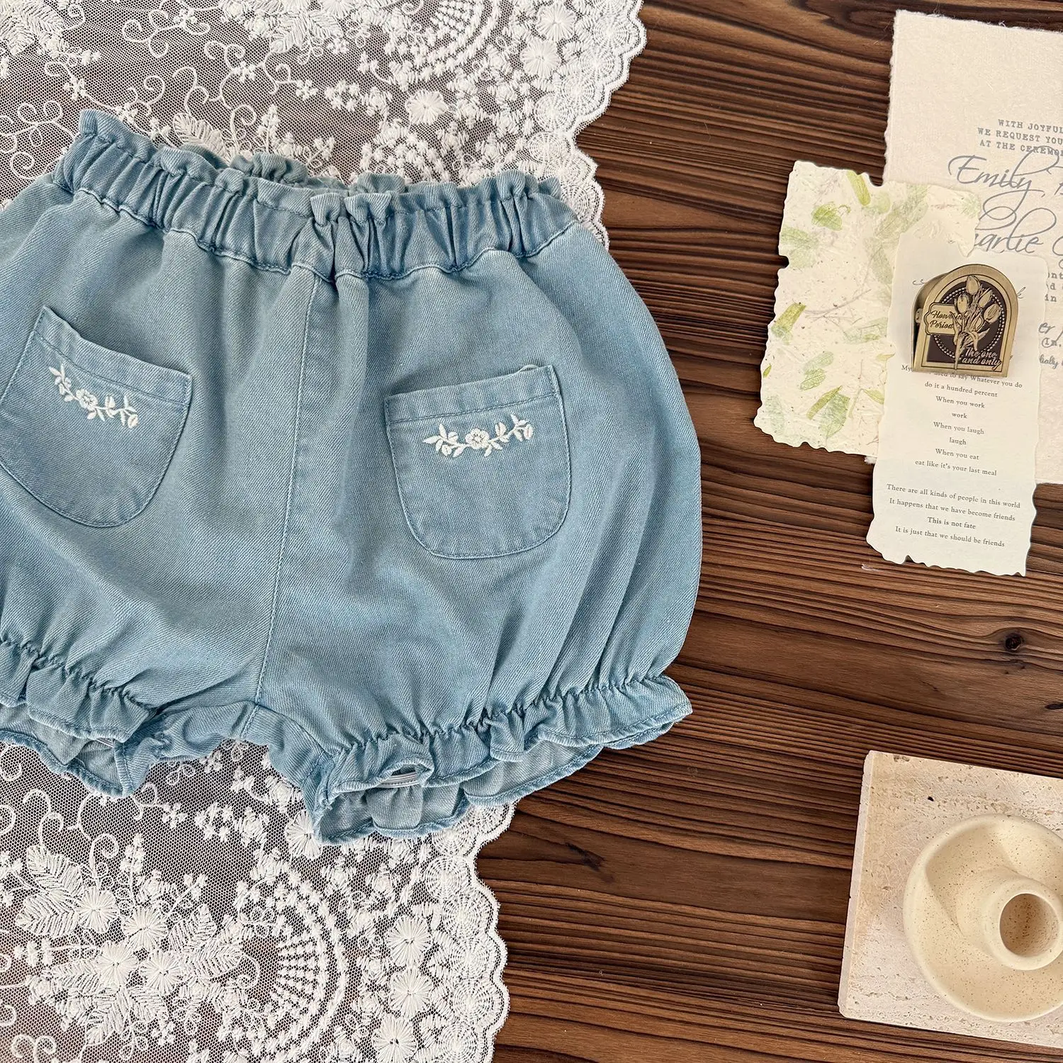 

Ковбойские шорты с бутонами цветка, летние тонкие повседневные шорты с вышитыми цветами, милые кружевные милые универсальные однотонные джинсовые шорты