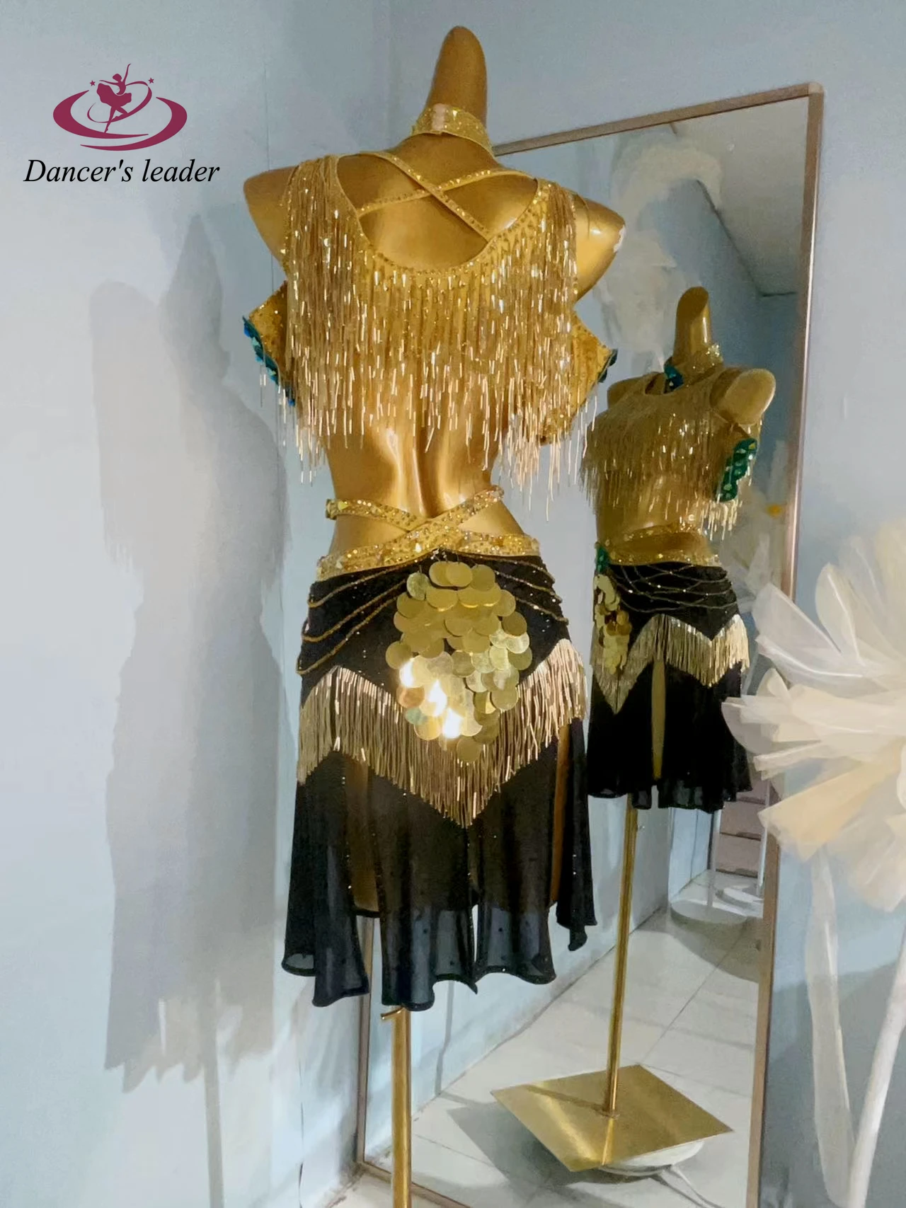 Costume de danse latine avec strass pour femmes, haut de gamme, personnalisé, noir, or, couleur assortie, perles dorées, Tube, pompon, robe de spectacle Samba