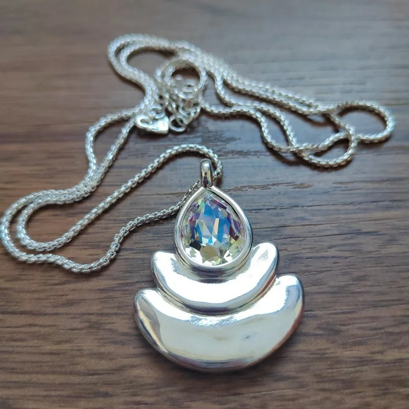 

Изысканный многослойный серебряный кулон с цирконом в форме капли воды, роскошное колье в стиле минимализм, в подарок девушке.