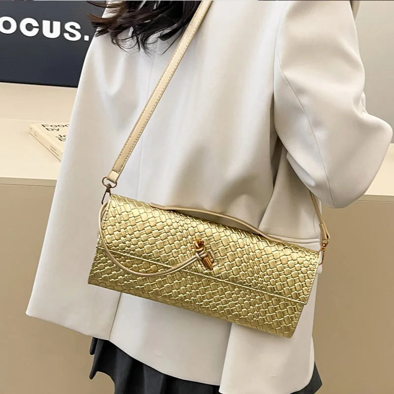 2025 Nieuwe geweven tas Enkele schouder Niche High-end horizontale draagbare dinertas Veelzijdige temperament Messenger Bag