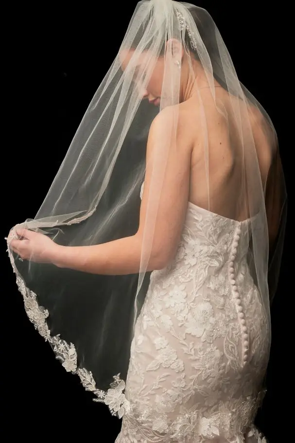 2025 nouvelle sur mesure décolleté en coeur sans bretelles tulle dentelle applique jupe sirène robe de mariée sans bretelles avec train chapelle