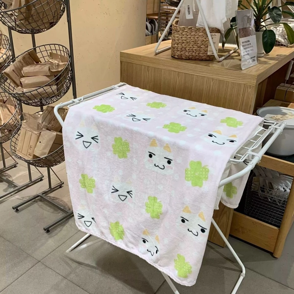 Japan new Cartoon cute toro Inoue cat Blanket Flannel Dormitory Office Air Conditioning Blanket Nap Blanket