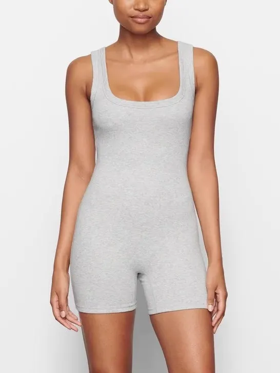 온라인 스토어 신상 순면 여름 얇은 베이스 베스트 원피스 슬림핏 여성 의류 편안하고 통기성 좋은 출퇴근복