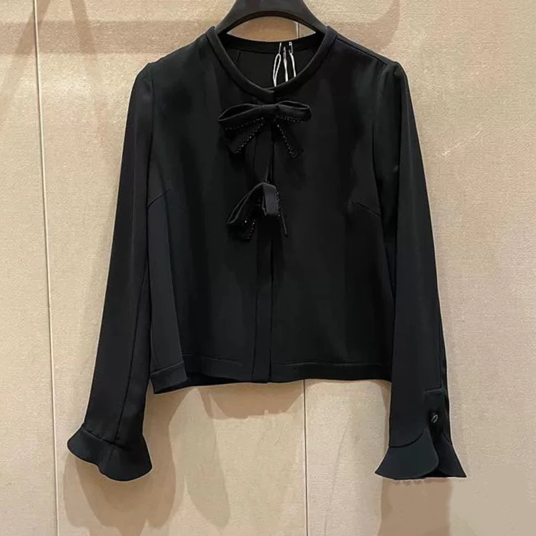 

Элегантная свободная блузка с круглым вырезом и декоративными узлами, с длинными рукавами, для повседневной носки, весенняя коллекция, удобная, из смесового хлопка