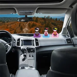 Kreatives lila Kimono Doll Car Ornament Solarenergiedekoration Innenraum des Auto 4 Hauptverkauf Maiko Solar - №1