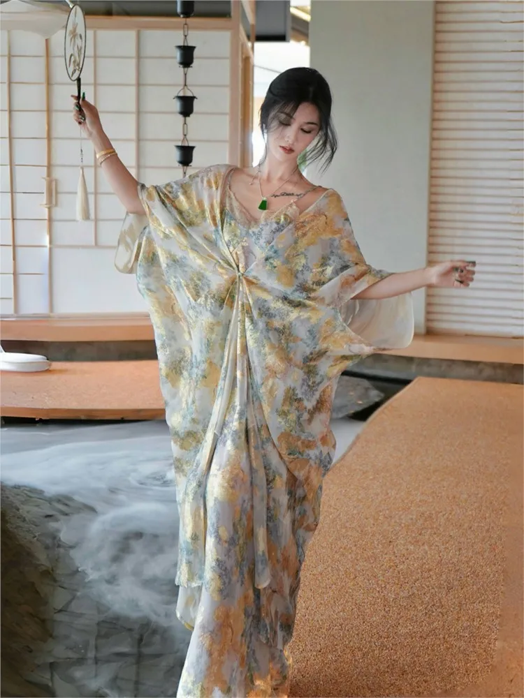 

New Chinese-style kesi gold gauze lustrous golden embroidery halter dress coat
