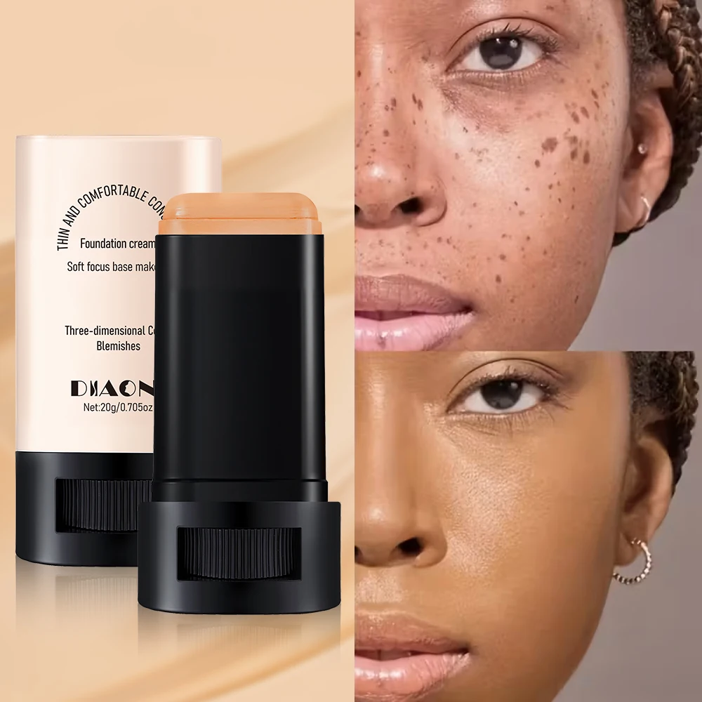 Full coverage concealer is applied smoothly to cover blemishes and pockmarks, lasting natural makeup effect