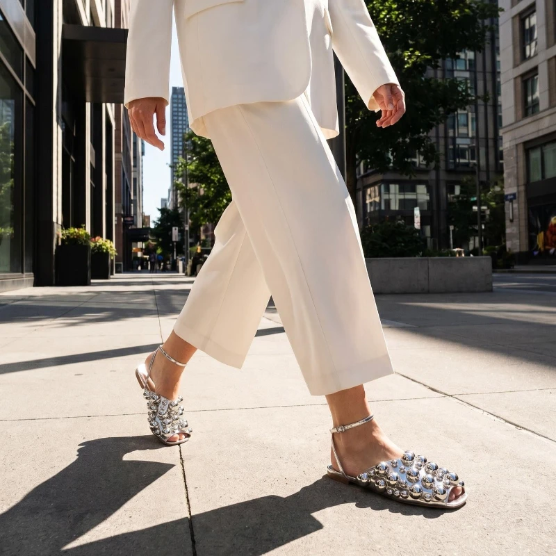 2026 Women's Summer Fashion Personalized Metal Pearl Flat Toe Sandals European and American Sexy One Button Banquet Shoes