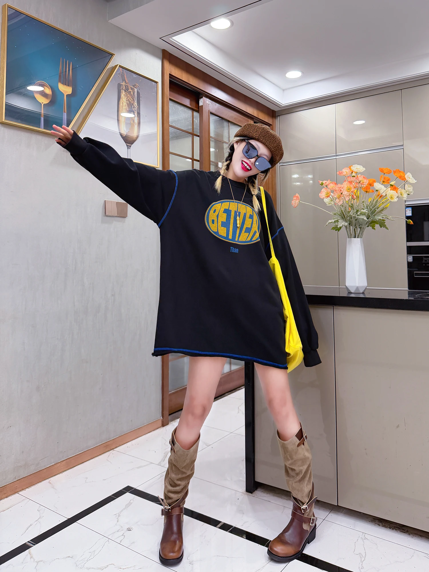 Felpa allentata con stampa di nuove lettere autunno inverno di marca alla moda da donna Top a maniche lunghe di media lunghezza semplice ed elegante strato base