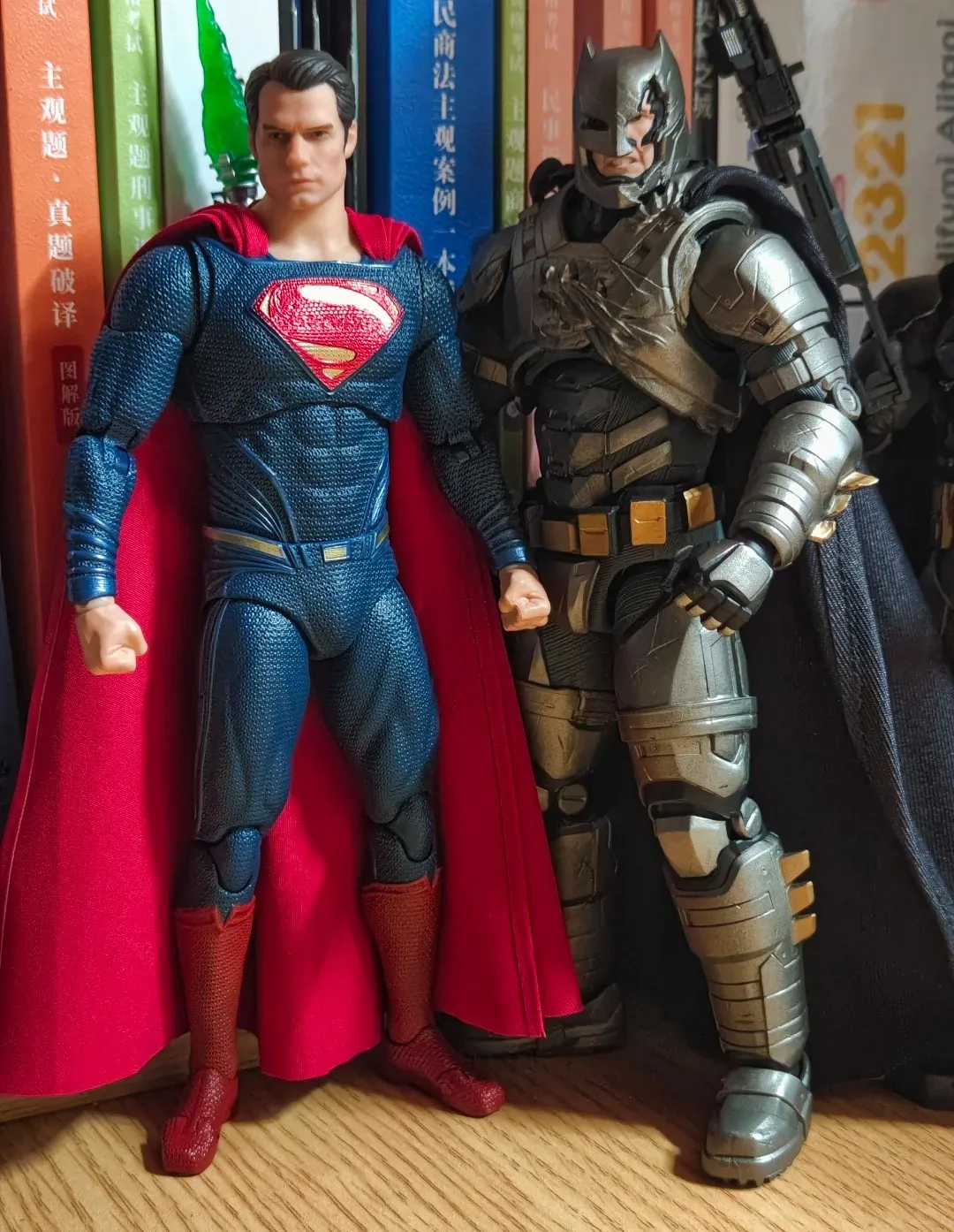 

Fondjoy Culture Collector'S Dc Series - Bvs Premium 1/9 Scale Articulated Figure Set (In Stock)