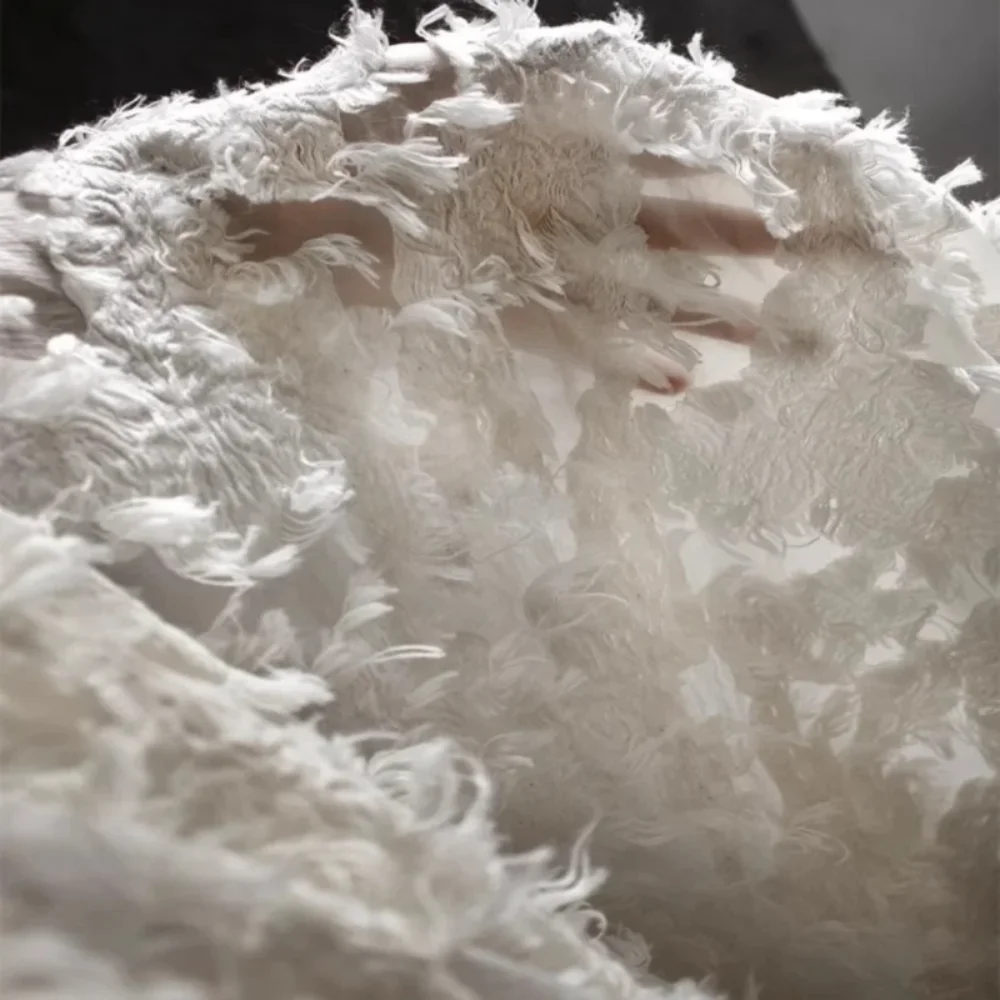 

Жаккардовая ткань с перьевыми кисточками и перфорацией для дизайнеров модной одежды, материал для шитья своими руками, ткани в рулонах