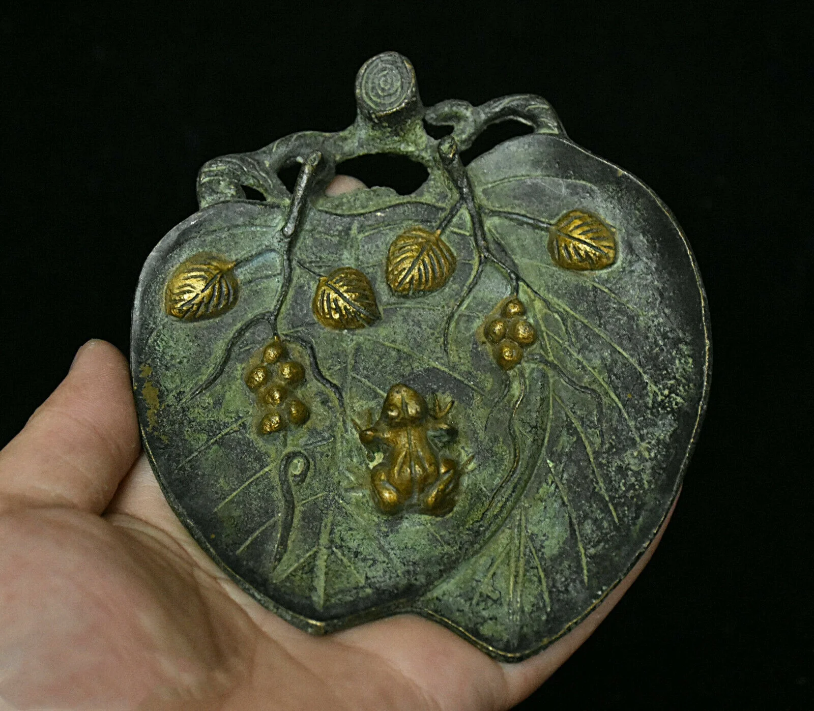 Collect China Folk Copper Bronze Gilt Leaf Frog Ashtray Inkstone Wash Statue