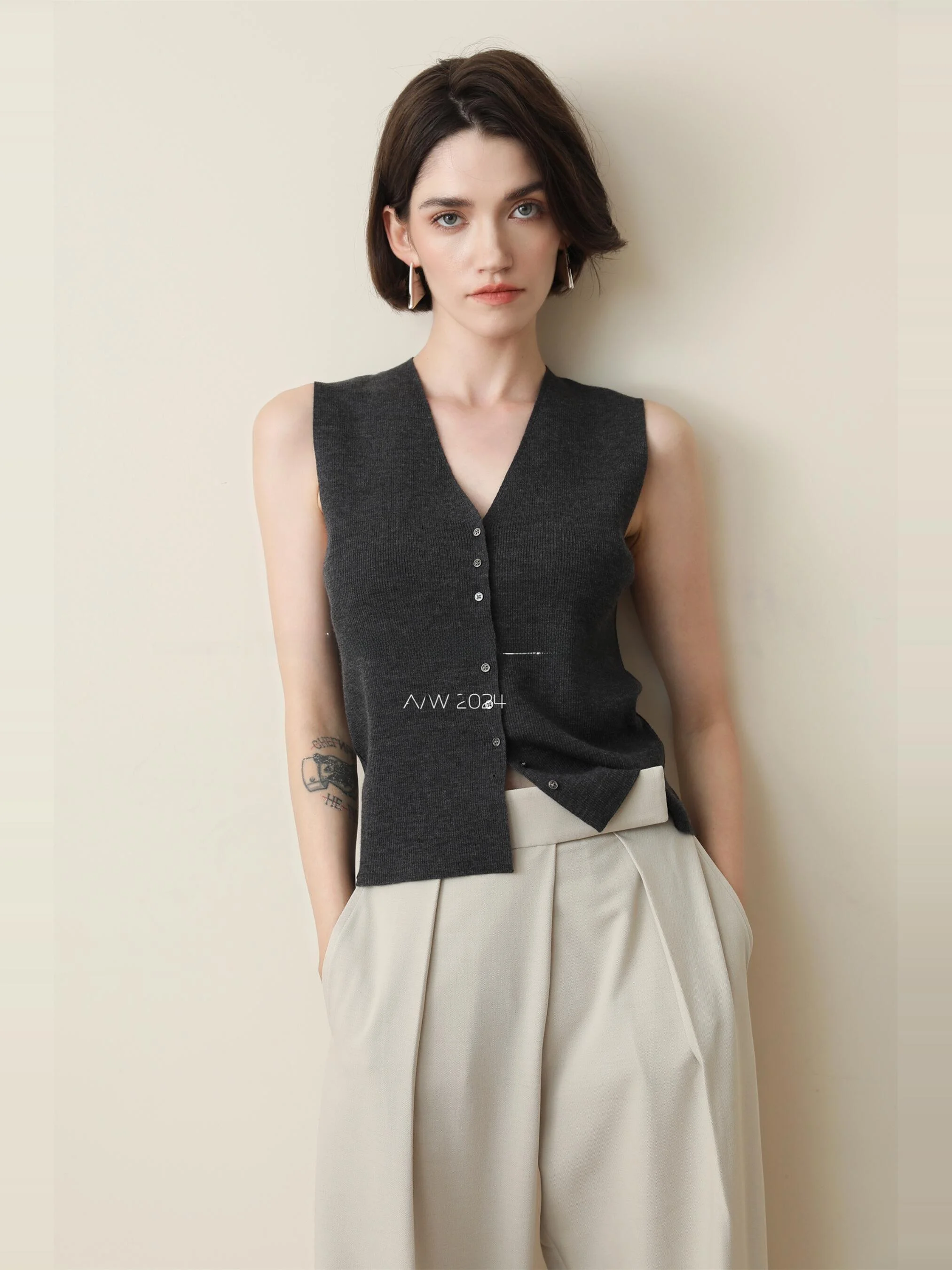 

3HLADY ранняя осень ультратонкий вязаный жилет из мериносовой шерсти эластичный шелковый облегающий вязаный топ Yangzhou женская мода