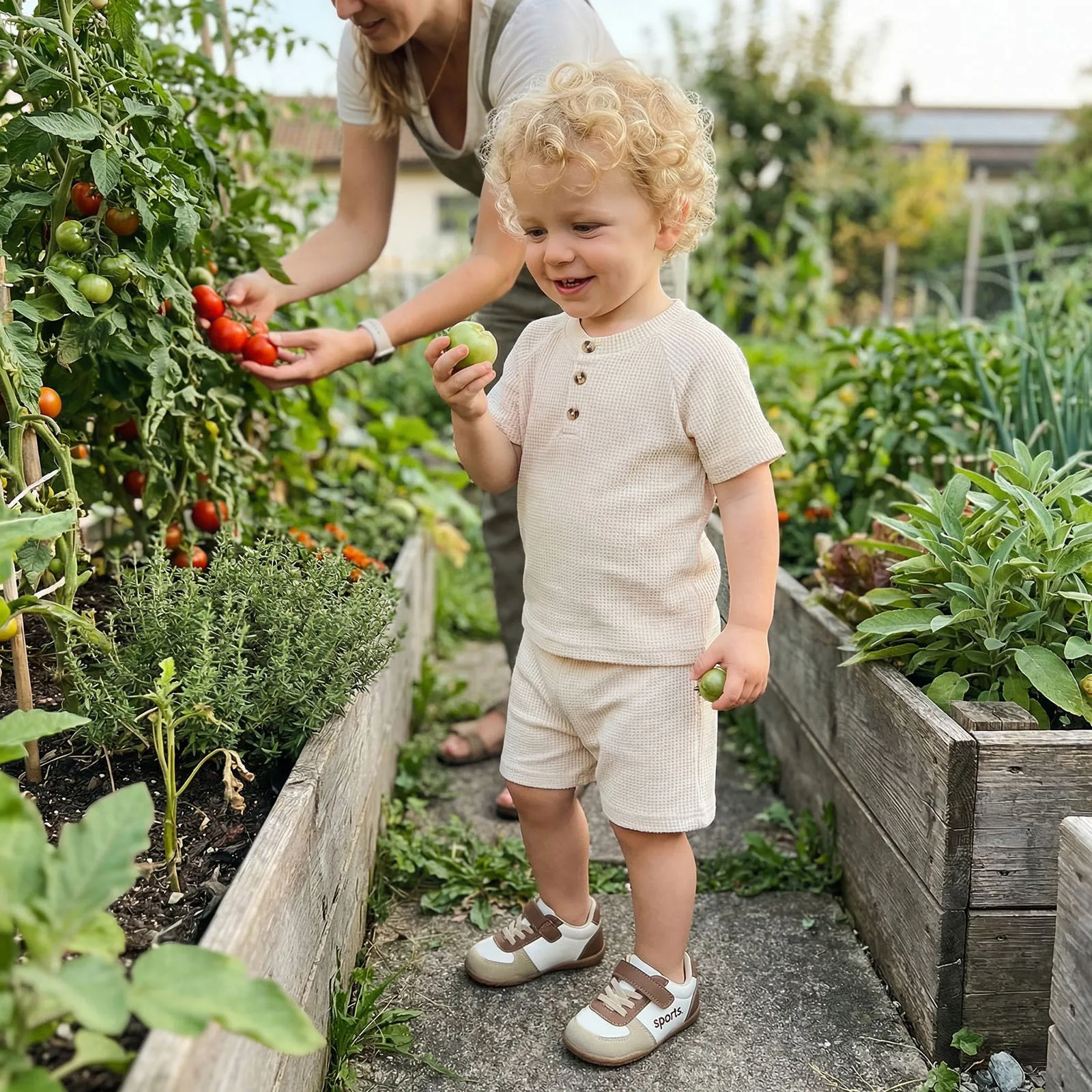 

Летние комплекты одежды для девочек: футболка с рюшами и круглым вырезом, однотонная, с эластичными шортами, 2 предмета